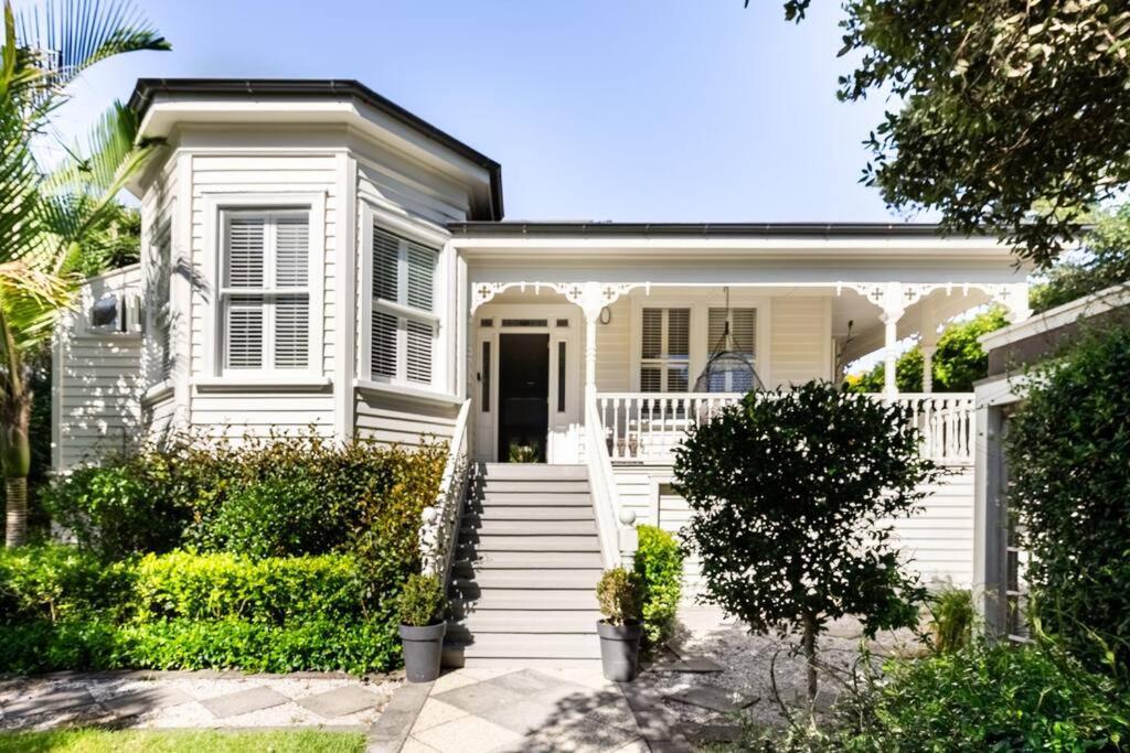 Lovely Beachside Villa In Cheltenham Auckland Exterior photo