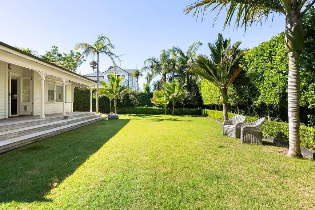 Lovely Beachside Villa In Cheltenham Auckland Exterior photo