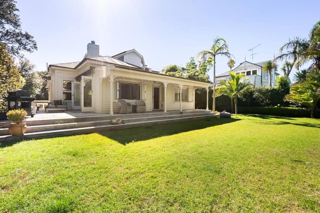 Lovely Beachside Villa In Cheltenham Auckland Exterior photo