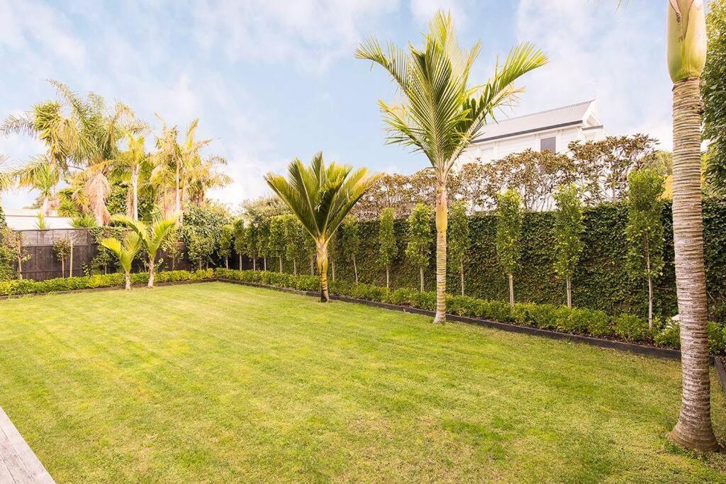 Lovely Beachside Villa In Cheltenham Auckland Exterior photo