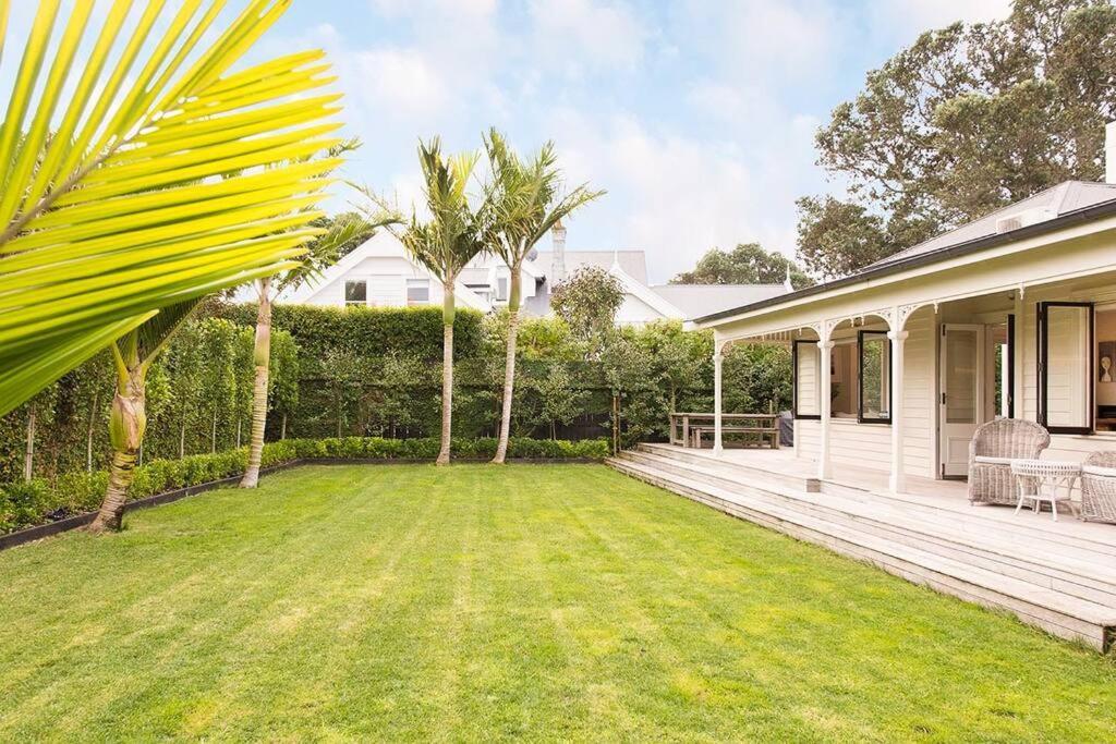 Lovely Beachside Villa In Cheltenham Auckland Exterior photo